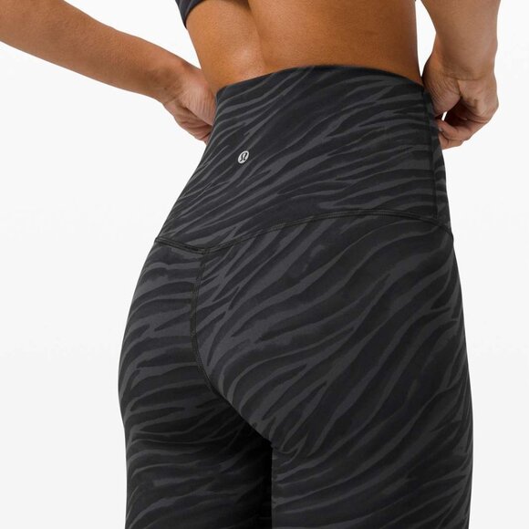 lululemon Align Crop 21" - Le Tigre Camo Deep Coal Multi - Size 4 - Picture 2 of 4